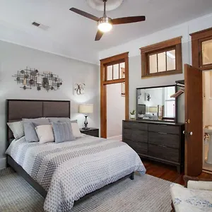 Bed & Breakfast 101 E Waldburg - Cozy Just Off Of Forsyth Park ****